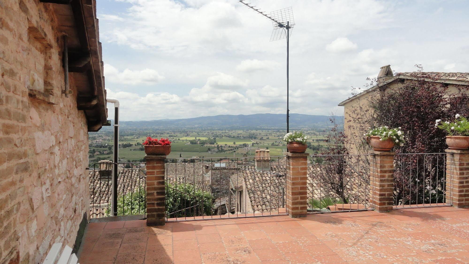 Aparthotel La Terrazza Di Spello Extérieur photo